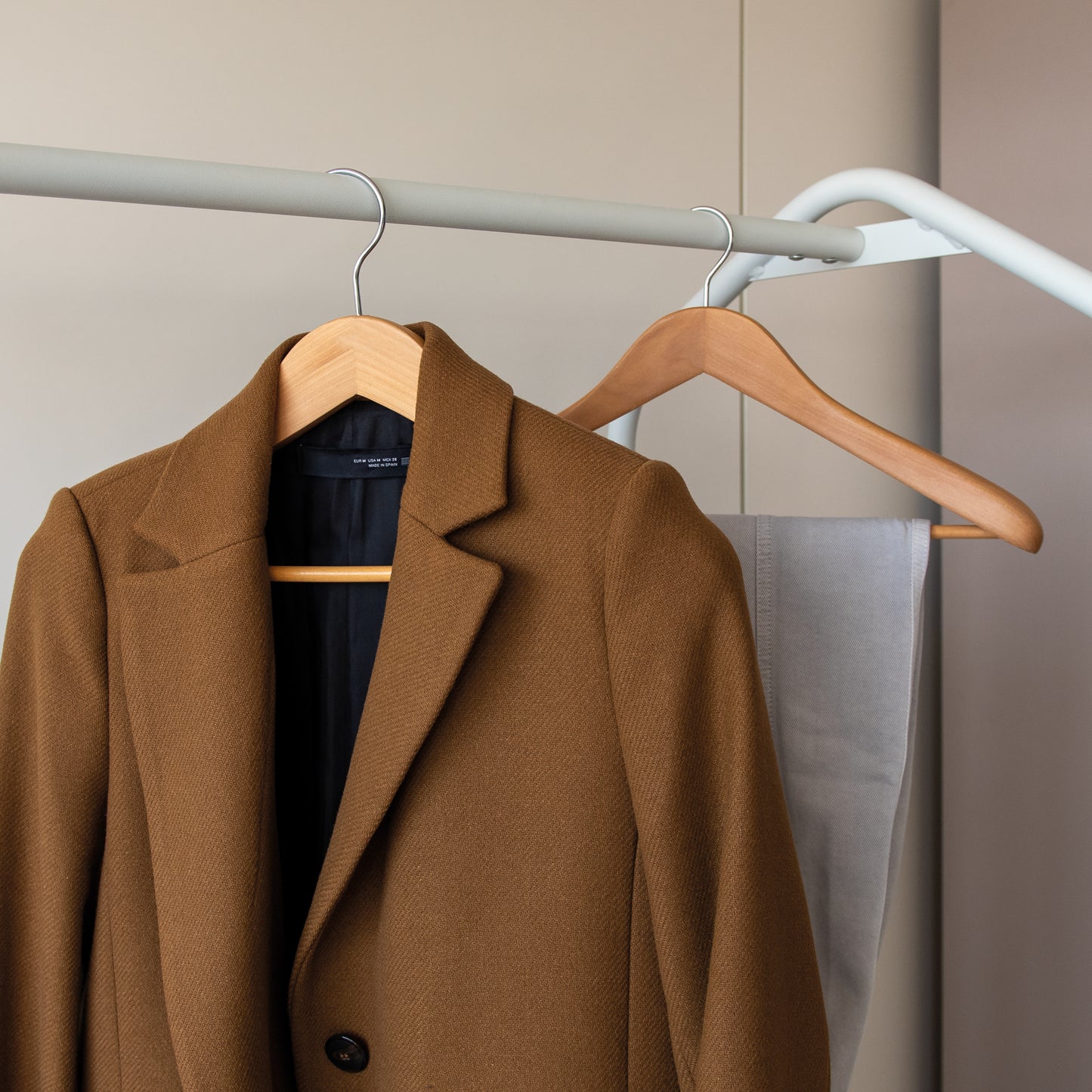 WOODEN HANGER - 44 cm- 1 pc per pack - wide shoulder