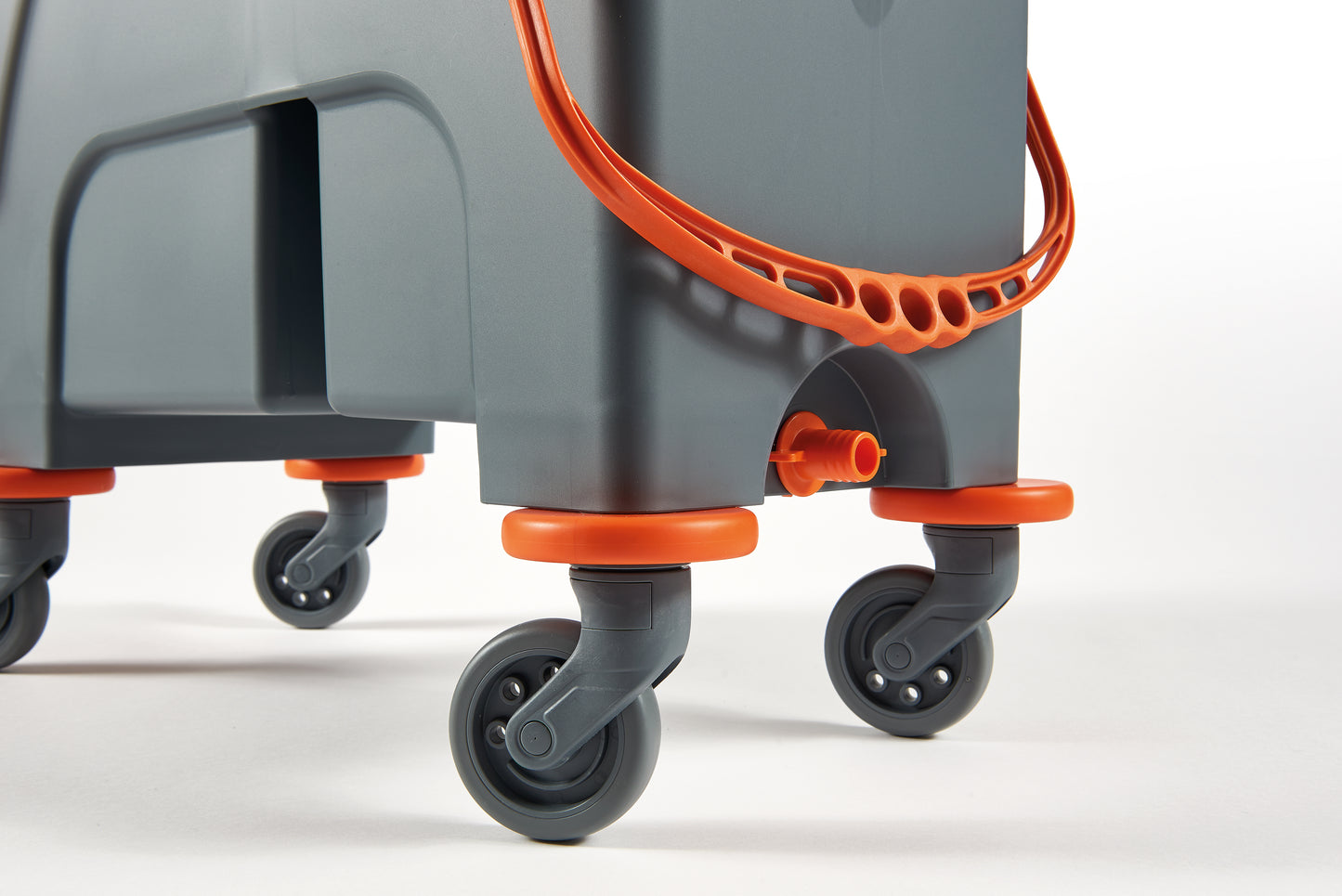 INDUSTRIAL CLEANING TROLLEY coll. Giotto - 16 + 24 lt. + Wringer